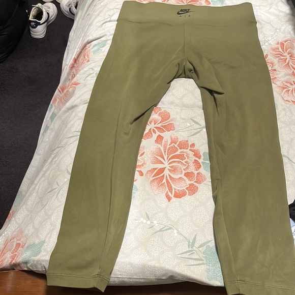 Green Nike air 3/4 leggings - Picture 5 of 5